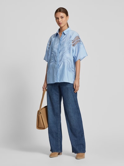 Copenhagen Muse Regular Fit Blusenshirt mit Lochstickerei Modell 'MOLLY' Hellblau 1