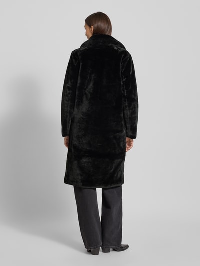 Vila Płaszcz o kroju regular fit ze sztucznego futra model ‘Emmela’ Czarny 5