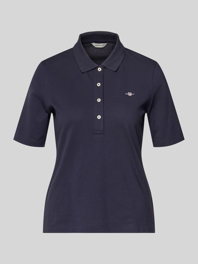 Produktfoto, Poloshirt aus Baumwolle mit Label-Detail von GANT in Dunkelblau mit geradem Schnitt, Polokragen, kurze Knopfleiste, 1/2-Arm