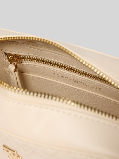 Tommy Hilfiger Kameratasche mit großflächiger Logo-Prägung Beige 5
