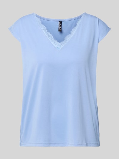 Produktfoto, Relaxed Fit T-Shirt aus Modal-Mix Modell 'KAMALA LACE' von Pieces, Optik: unifarben, Spitzenbesatz, V-Ausschnitt, Kurzarm