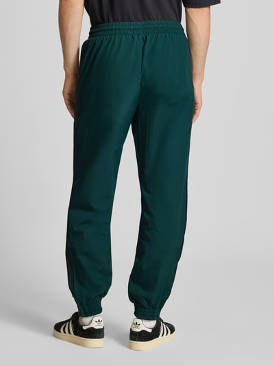 adidas Originals Spodnie dresowe z elastycznym ściągaczem Ciemnozielony 5