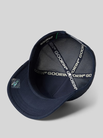 Produktfoto, Trucker Cap mit Motiv-Patch Modell 'Silver Legend' von GOORIN BROS., mieszanka bawełny, daszek wzmocniony, regulowana długość, wnętrze z siateczką, odcień granatowy, tekstura gładka z elementami siatkowanymi