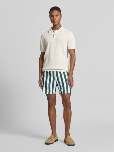 Männermodel trägt Badehose mit Gesäßtasche und elastischem Bund von Shiwi, Herren, Regular-Fit, Allover-Look, Tunnelzug, Ganzkörperansicht von vorne.