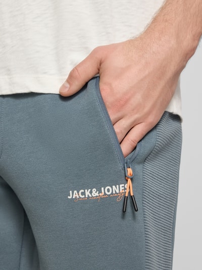Jack & Jones Slim Fit Sweatpants mit Logo-Print Modell 'Gordon' Rauchblau 3