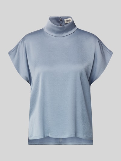Produktfoto, Blusenshirt mit Stehkragen Modell 'ALARIA' von Drykorn, mieszanka materiałów z dodatkiem streczu, krój regular fit, długość tyłu w rozmiarze 36: 59 cm, jasnoniebieski, gładka faktura