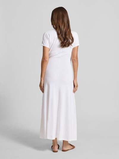 Modelka kobieca nosi Regular Fit Freizeitkleid aus Baumwoll-Mix od Polo Ralph Lauren, biała, jednolita, midi, krótki rękaw, piqué, logo, widok całej sylwetki od tyłu.