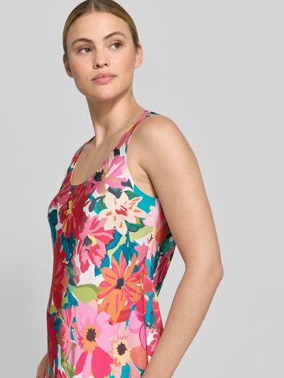Kobiece modelka nosi Maxikleid mit floralem Allover-Print von ROBE LÉGÈRE, dopasowany krój, okrągły dekolt, krój bez rękawów, kolorowy wzór, długość tyłu w rozmiarze 36: 140 cm, szerokość w rozmiarze 36: 45 cm, detailaufnahme.