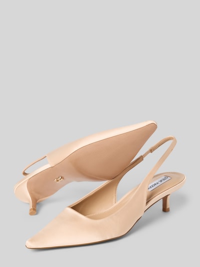 Produktfoto, Pumps mit strukturierter Sohle Modell 'Kari' von Steve Madden, spitze Form, Elastikeinsatz, beige Farbe, Absatzhöhe 6 cm, Schaftweite 5 cm.