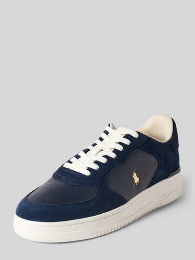 Produktfoto, Sneaker aus echtem Rindsleder von Polo Ralph Lauren in Dunkelblau mit weißen Schnürsenkeln, glatter und strukturierter Oberfläche