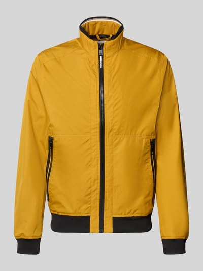 Produktfoto, Regular Fit Jacke mit Stehkragen von MCNEAL in Gelb, Stehkragen, Reißverschluss, schwarze Bündchen und Zipper, glatte Textur