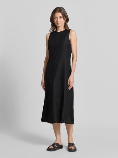 Frauenmodel trägt Shaped Fit Freizeitkleid aus reinem Leinen von Marc O'Polo, Optik: Unifarben, Midi-Länge, Rundhals-Ausschnitt, Ärmelform: Ohne, Reißverschluss, Material: Leinen, Ganzkörperansicht von vorne.