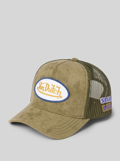 Produktfoto, zielona Trucker Cap mit Label-Patch Modell 'CASQUETTE' von Von Dutch, statementowy nadruk, regulowany pasek, tylna siateczka