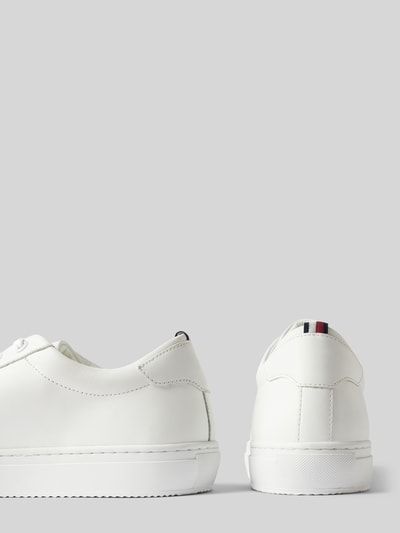 Tommy Hilfiger Sneakersy skórzane z detalem z logo Biały 2