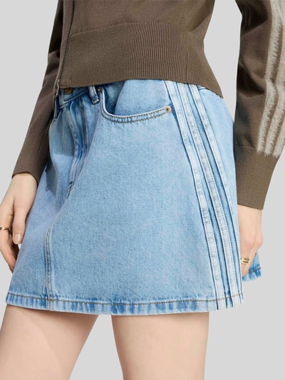 adidas Originals Mini-Rock aus reiner Baumwolle im 5-Pocket-Design Jeansblau 3