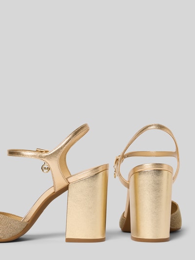 Produktfoto, Pumps met blokhak Model 'ALEXA' van MICHAEL Michael Kors, mix van leer en textiel, afgeronde punt, riempjes met doornsluiting, goudkleurig, hakhoogte maat 40: 9 cm, schachtbreedte maat 40: 11 cm