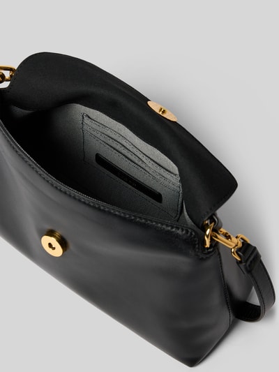 Productfoto, zwarte Shoulder Bag uit echt leer Model 'SFERA' van FURLA, hoofdvak met overslag, magneetsluiting, verstelbare schouderband, afneembare draagriem, vakken voor pasjes binnen, breedte 24 cm, lengte 14 cm, diepte 9 cm, schouderbandlengte 88 cm