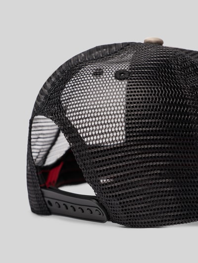 Produktfoto, Basecap mit Label-Detail Modell 'KODY' von HUGO in Two Tone Optik, Rückseite aus schwarzem Mesh, verstellbarer Verschluss
