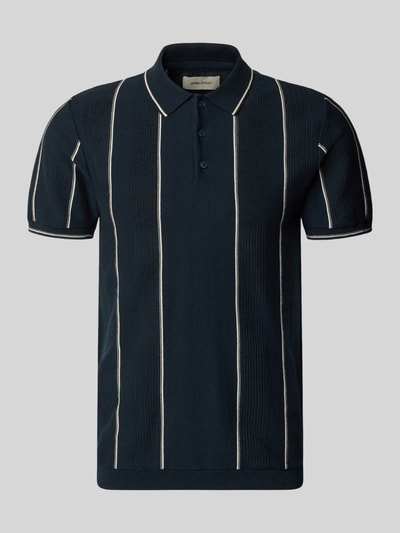 Produktfoto, Slim Fit Poloshirt mit Knopfleiste Modell 'AVEN' von Blend aus reiner Baumwolle mit vertikalen Streifen, Rückenlänge 71 cm bei Größe M.