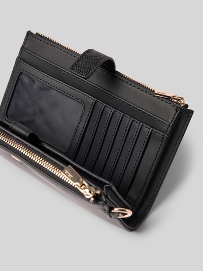 Produktfoto, Portemonnaie in Leder-Optik Modell 'LAUREL' von GUESS, mattes Schwarz mit goldfarbenem Reißverschluss, Logo-Detail, Damen Portemonnaie