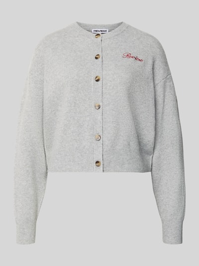 Produktfoto, Strickjacke mit Label-Stitching von REVIEW in Hellgrau, elastischer Material-Mix, lockerer Schnitt, Ripp-Struktur