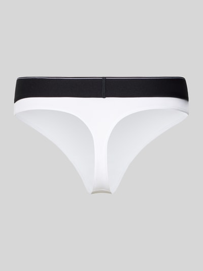 Produktfoto, String mit Logo-Muster von Calvin Klein Underwear in Weiß mit schwarzem elastischem Bund, körpernahe Passform, Material-Mix mit Stretch-Anteil