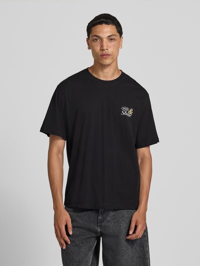 Männermodel trägt zwart T-shirt met motiefprint model 'VINTAGE CARTOON' van Jack & Jones, puur katoen, regular fit, ronde hals, ruglengte maat M 69 cm, Ganzkörperansicht van voren.