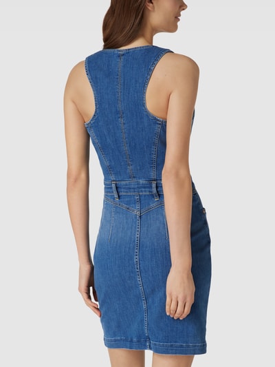 GUESS Sukienka jeansowa z wpuszczanymi kieszeniami model ‘MICOL’ Jeansowy niebieski 5
