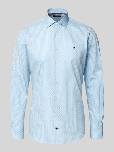Produktfoto, Slim Fit Businesshemd aus reiner Baumwoll-Popeline von Tommy Hilfiger Tailored, hellblau mit Allover-Muster und Kentkragen.