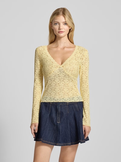 Gina Tricot Longsleeve aus Spitze mit V-Ausschnitt Hellgelb 4