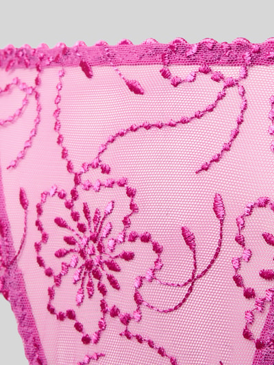 Productfoto, Slim Fit String in semitransparant design model 'Jane' van Marie Jo, roze met bloemig allover-stiksel, elastische materialenmix met katoen.