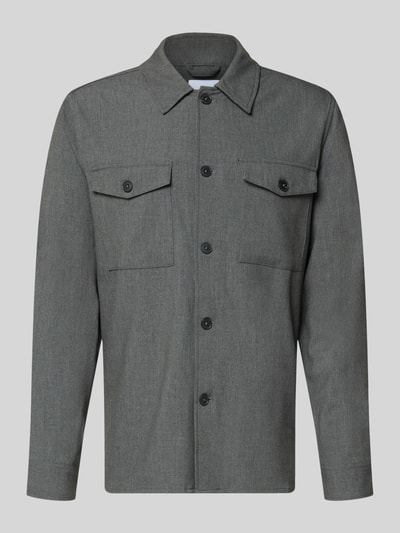 Produktfoto, Relaxed Fit Hemdjacke mit Kentkragen und Brusttaschen von Lindbergh in Grau, glatte Textur, klassische Form, Material-Mix mit Viskose-Anteil