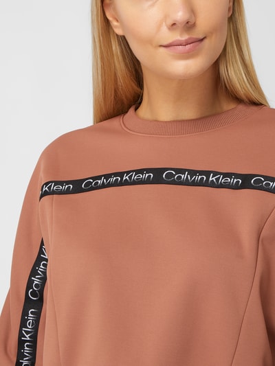 Calvin Klein Performance Sweatshirt mit Logo-Prints  Cognac 3