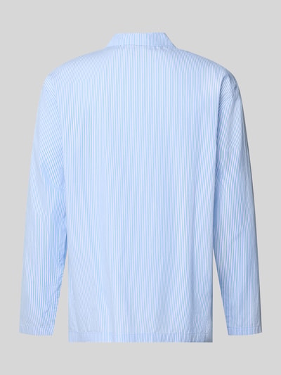 Produktfoto, Pyjama-Oberteil aus reiner Baumwolle von Christian Berg Men, hellblau mit feinen weißen Streifen, Regular Fit, langärmlig, Rückansicht