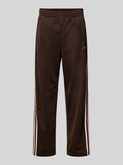 Productfoto, Sweatpants met elastische tailleband van adidas Originals in donkerbruin met lichte strepen, wijde pasvorm, label-stitching, zijzakken met rits, binnenbeenlengte maat M 79 cm