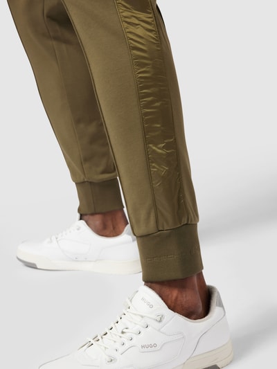 BOSS Trackpants mit kontrastiven Einsätzen Modell 'Lamont' Oliv 3