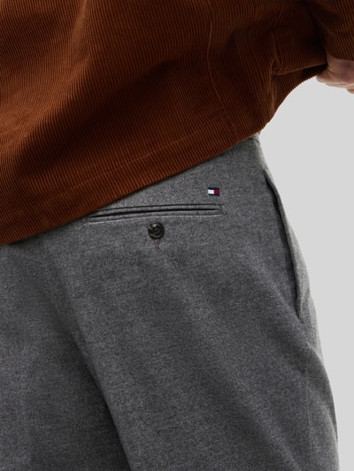 Tommy Hilfiger Spodnie z zakładkami w pasie o kroju tapered fit z mieszanki bawełny Antracytowy 3