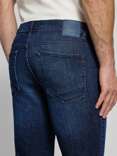 Brax Slim fit jeans met 5-pocketmodel, model 'Chuck' Donkerblauw gemêleerd - 3