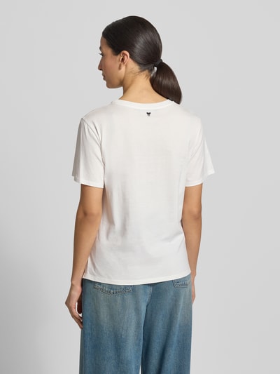 Frauenmodel trägt Relaxed Fit T-Shirt aus reiner Baumwolle Modell 'BORA' von Weekend Max Mara, Optik: Unifarben, Motiv-Stickerei, Rundhals, Kurzarm, Materialverarbeitung: Jersey, Ganzkörperansicht Rückansicht.