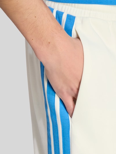 adidas Sportswear Sweatbroek met logodetail van katoenmix Offwhite - 3