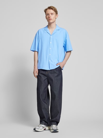 REVIEW Koszula casualowa o kroju regular fit z kołnierzem z połami Jasnoniebieski 1