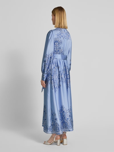 Neo Noir Maxikleid mit Bindegürtel Hellblau 5