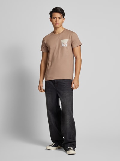 Calvin Klein Jeans T-Shirt mit Label-Print Taupe 1