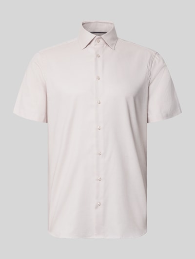 Produktfoto, Regular Fit Business-Hemd mit Kentkragen von Christian Berg Men, bawełna, krój regular fit, kolor jasny, krótki rękaw, długość tyłu w rozmiarze 39/40: 81 cm, szerokość w rozmiarze 39/40: 49 cm, długość rękawa w rozmiarze 39/40: 24 cm