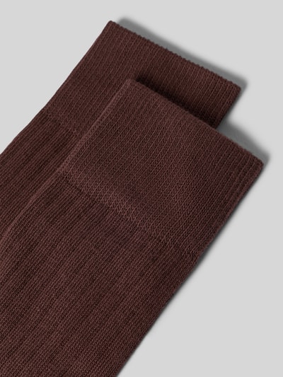 Produktfoto, Socken aus Baumwoll-Mix im 2er-Pack von Christian Berg Men, Ripp-Optik, Label-Print, braun, Struktur, Nahaufnahme