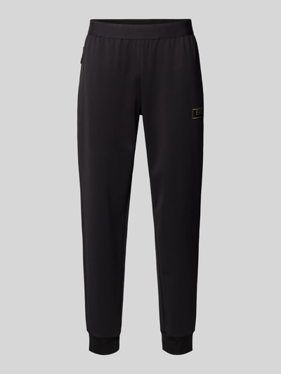 Productfoto, zwarte Sweatpants mit elastischem Bund und Label-Patch van EA7 Emporio Armani, relaxed fit, viscosemix, voorzijde.