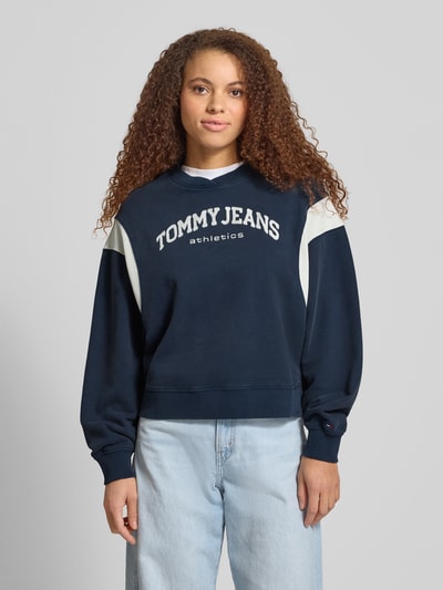 Tommy Jeans Boxy Fit Sweatshirt aus Baumwoll-Mix Modell 'VARSITY CREW' Marine 4