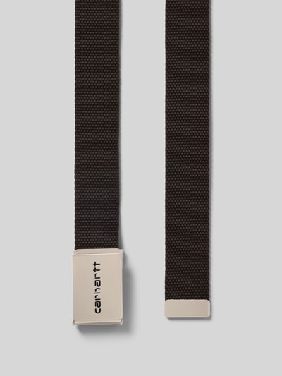 Produktfoto, Gürtel mit Logo-Detail Modell 'Clip' von Carhartt Work In Progress, schwarzes Strukturmuster, Clipverschluss, 3 cm breit.