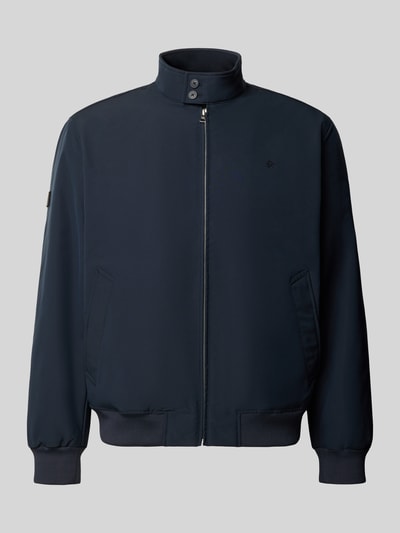 Produktfoto, dunkelblaue Regular Fit Jacke mit Logo-Stitching Modell 'HARRINGTON' von Superdry, Stehkragen, Reißverschluss, glatte Textur