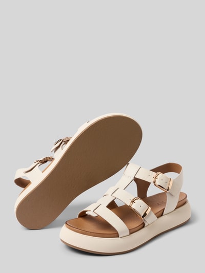 Produktfoto, Sandalen aus echtem Leder mit Plateau-Absatz von INUOVO in cremefarben, abgerundete Passform, offene Ferse, glatte Sohle, 3 cm hoher Plateau-Absatz, minimalistische Form und glatte Texturen.